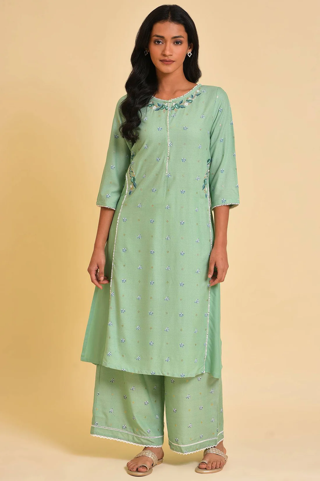 Green Embroidered Straight Kurta